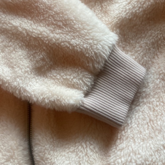 Vanilla cream faux fur bomber - Picture 3 of 4